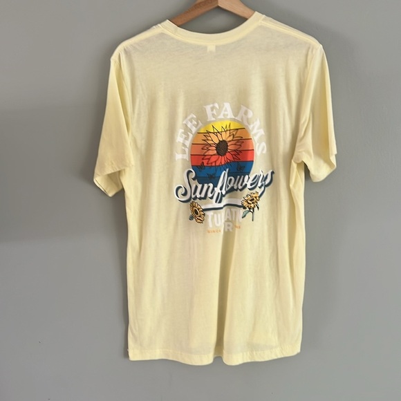 Lee Family Farms Women’s Soft Yellow Tee with Graphic Canvas Cotton Large - Picture 3 of 9